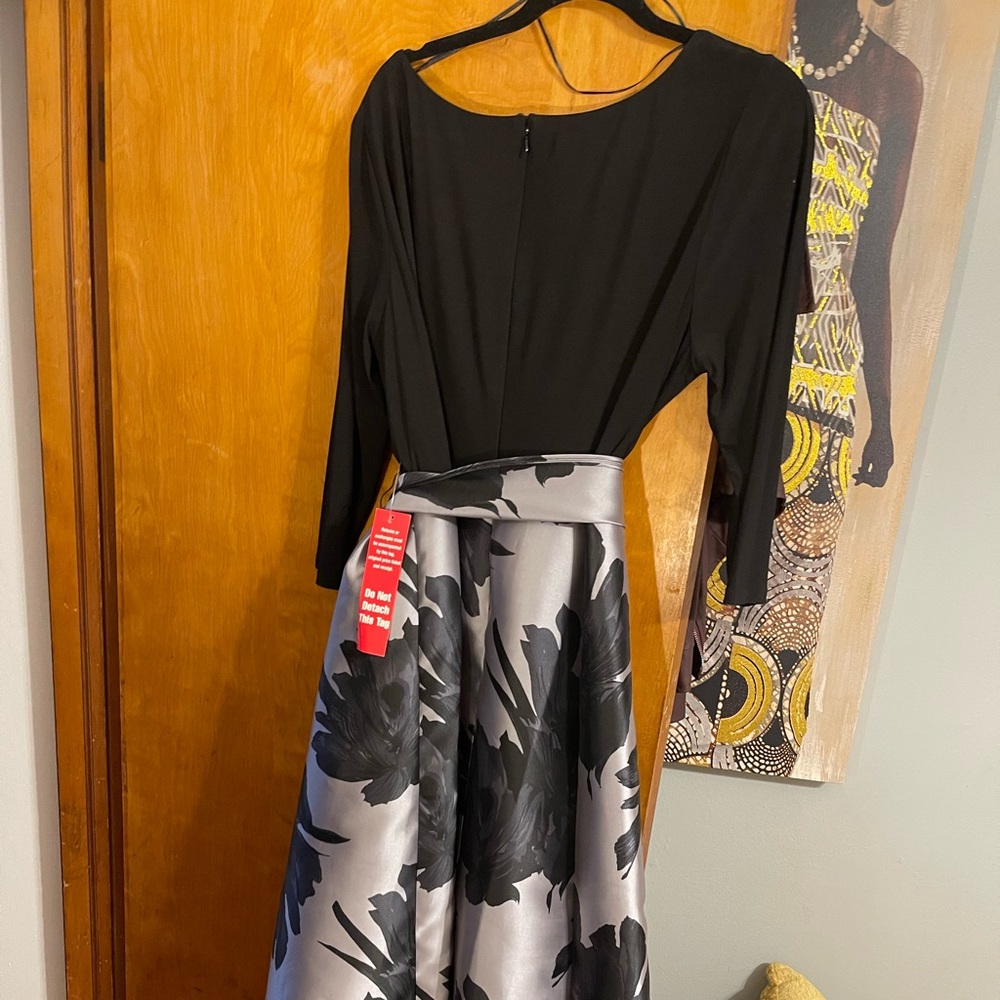 R&M Richard’s woman’s size 20 New Never worn cocktail Dress!! Beautiful